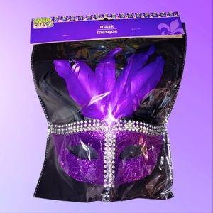 ⚜️ Mardi Gras Purple Feathers Mask. Fits Adults and Teens